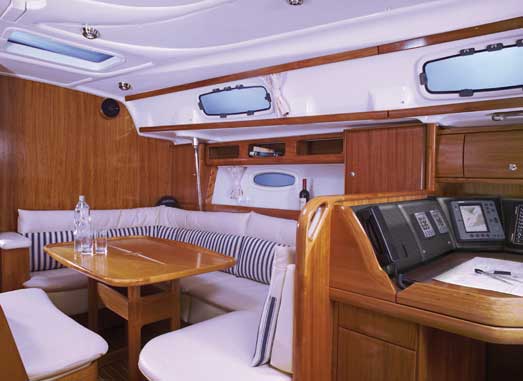 Charter Yacht zu chartern bei Sunja Yachting Bavaria 42 Cruiser 12